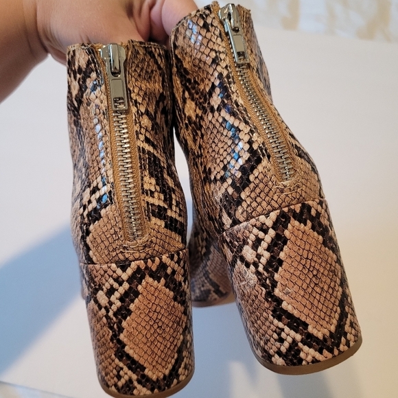 Steve Madden Julianne snake skin patern faux leather booties size 8M - Picture 2 of 8